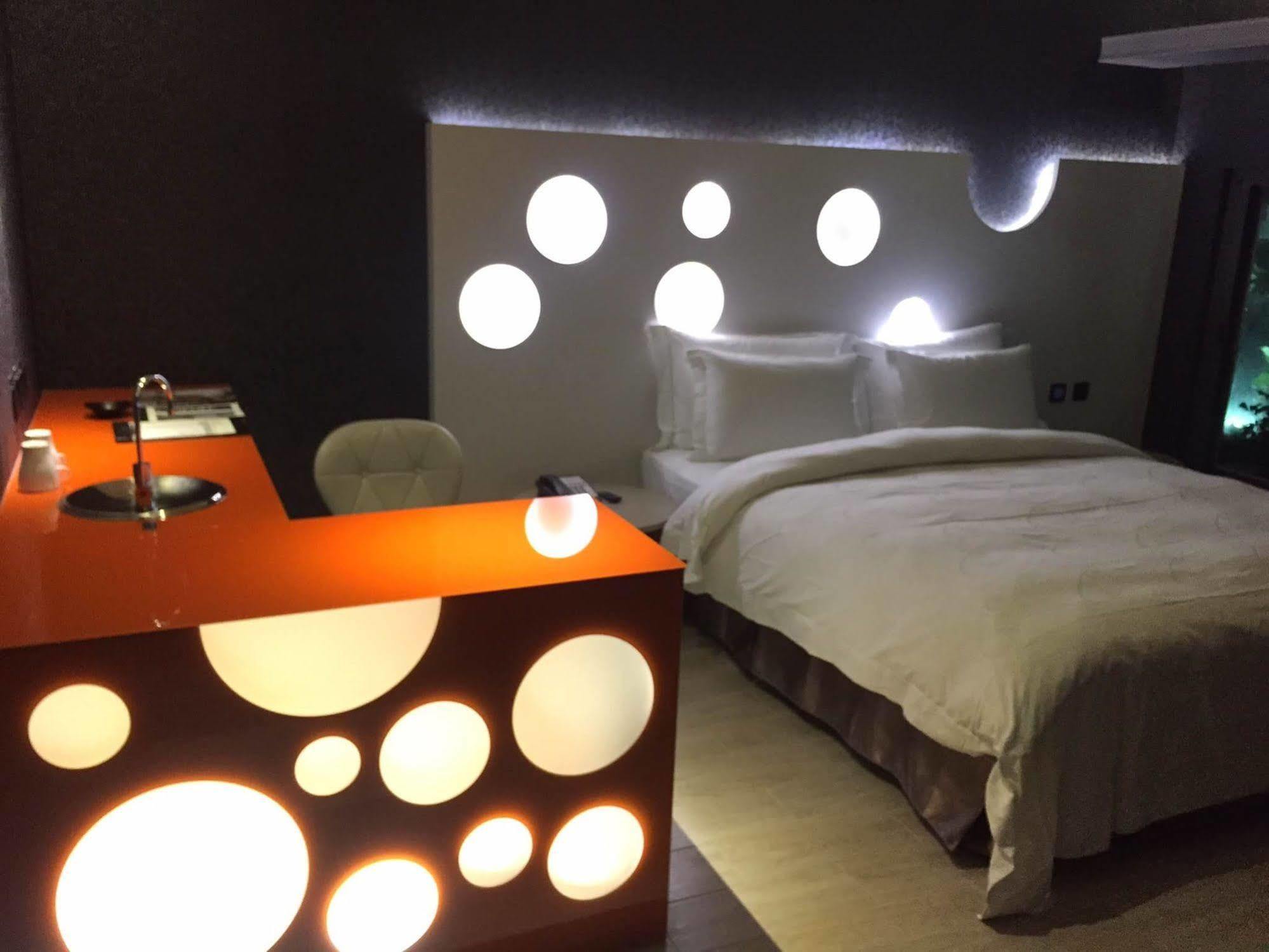 All-Ur Boutique Motel - Xin-Jhung Branch New Taipei City Esterno foto